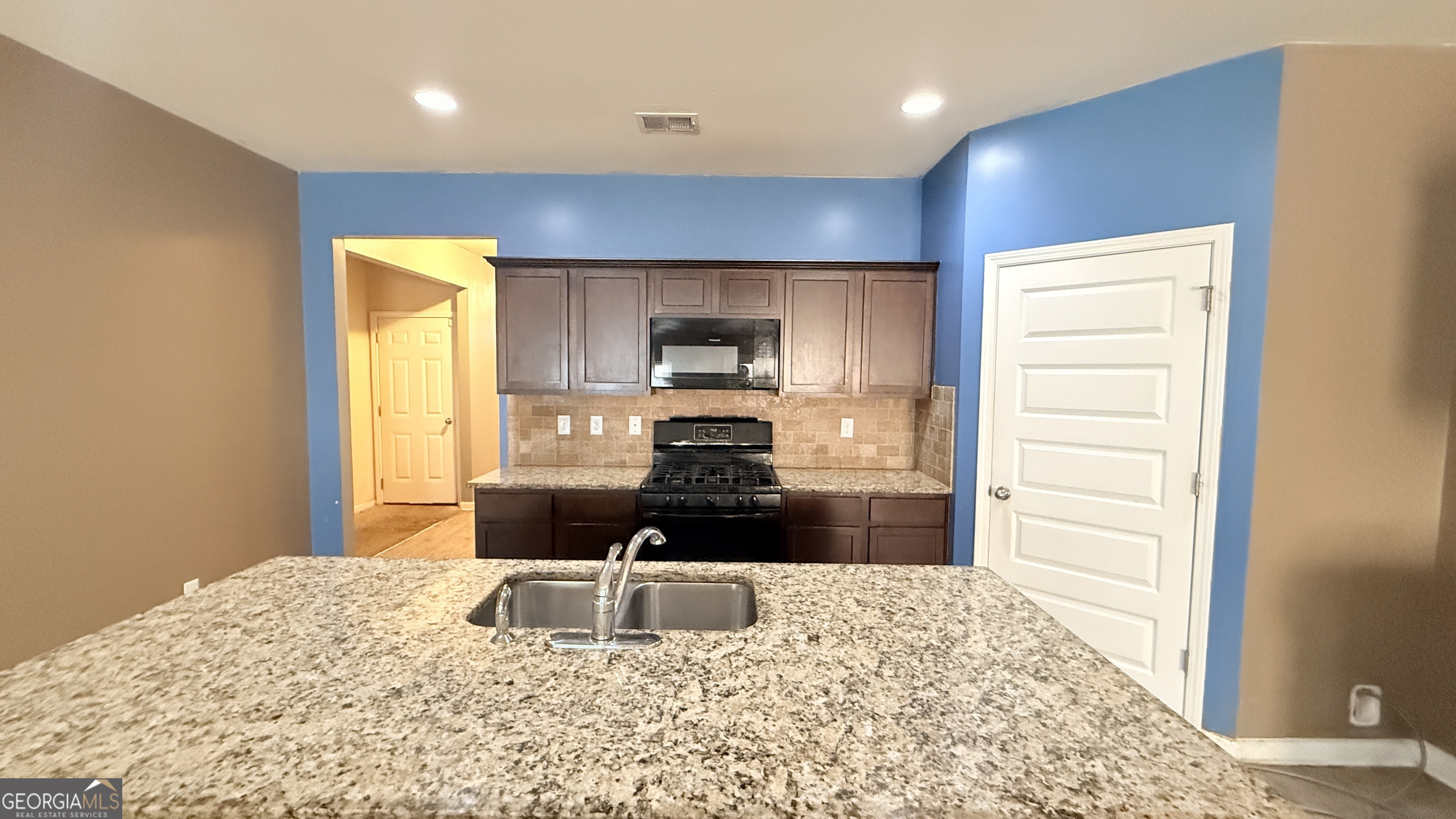 2357 Cornell Circle Property Photo 7