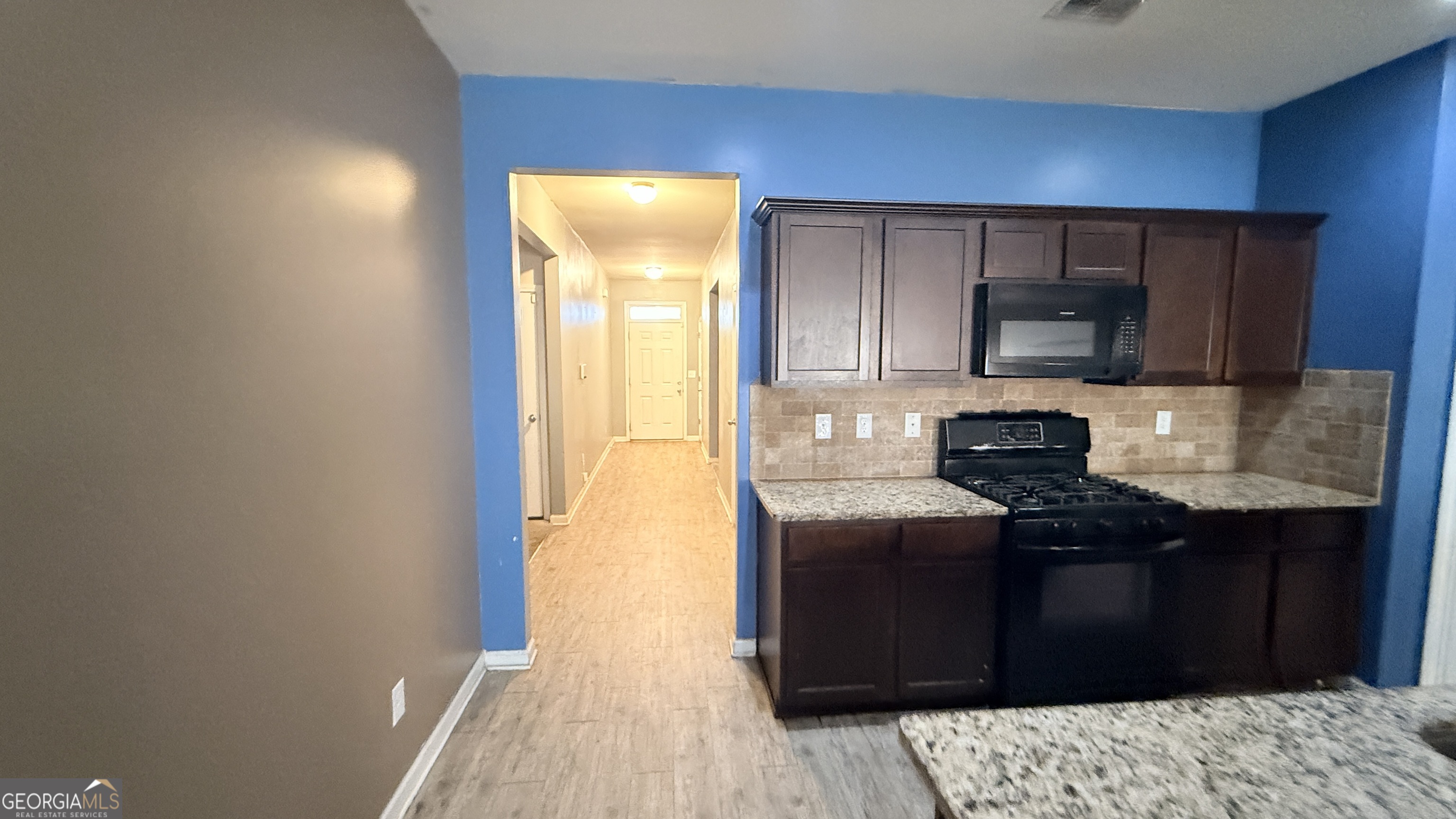 2357 Cornell Circle Property Photo 9