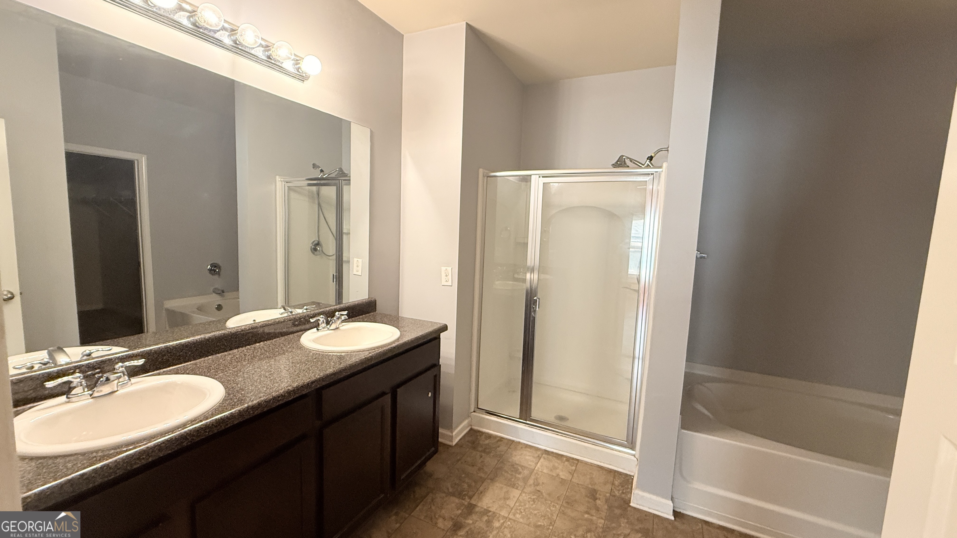 2357 Cornell Circle Property Photo 16