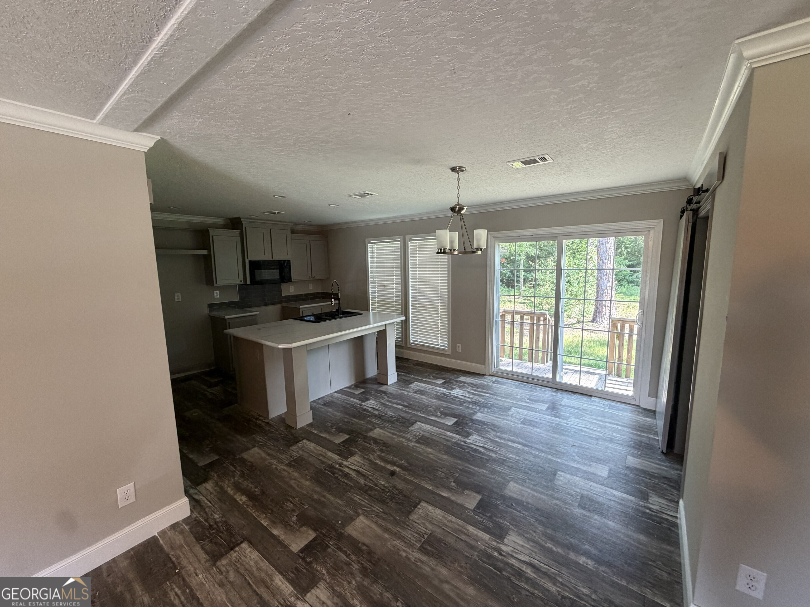370 Railroad Property Photo 6