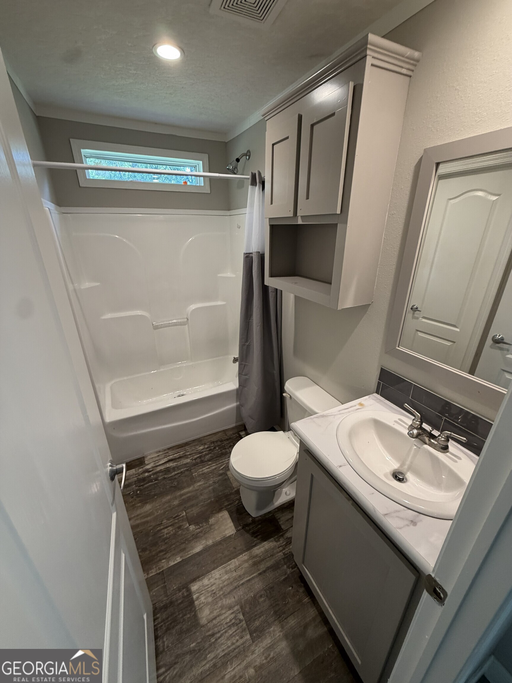 370 Railroad Property Photo 7