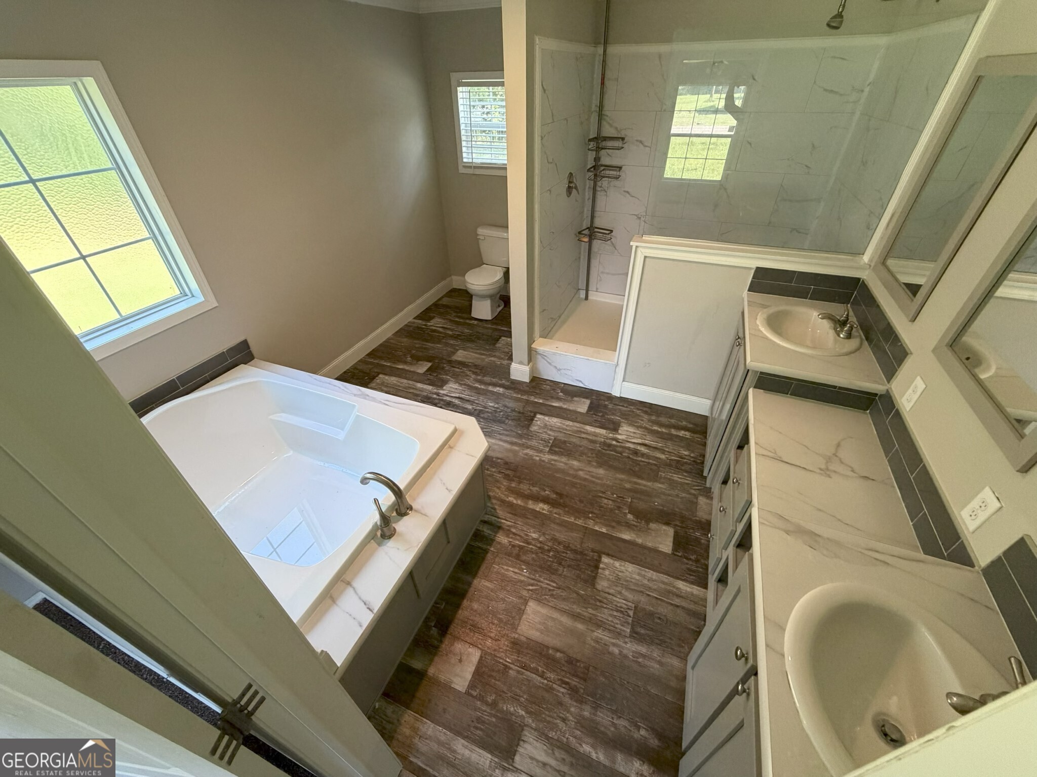370 Railroad Property Photo 8