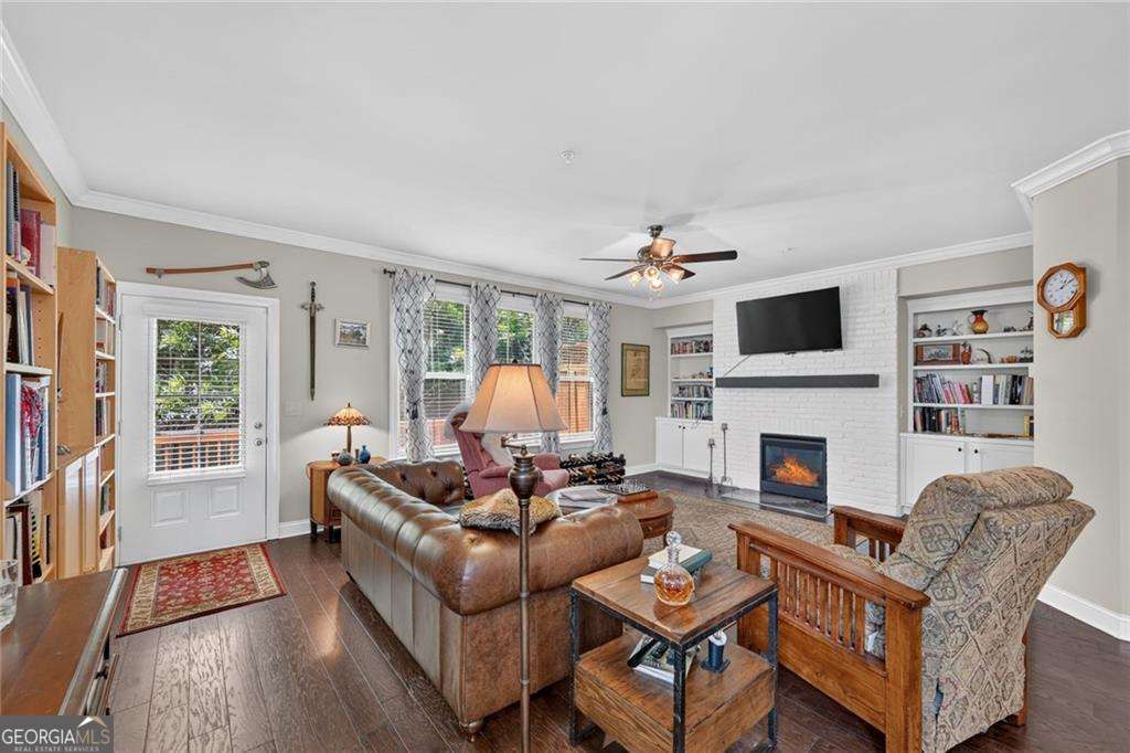 564 Henry Drive Property Photo 4