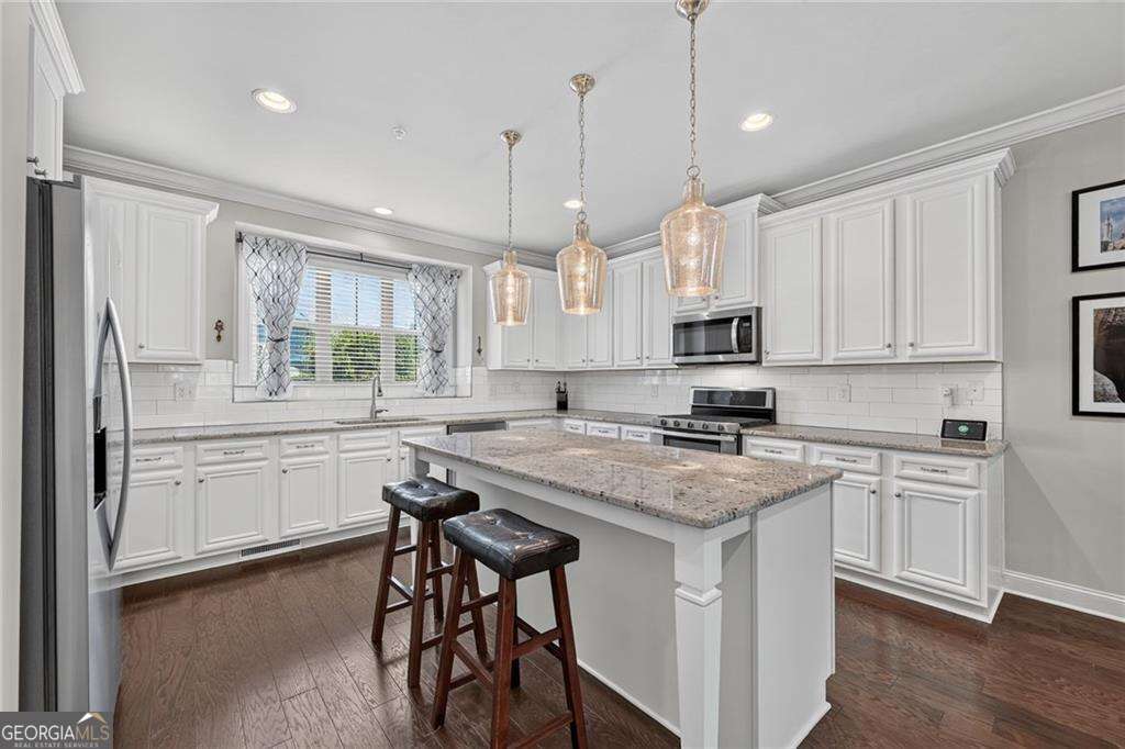 564 Henry Drive Property Photo 8