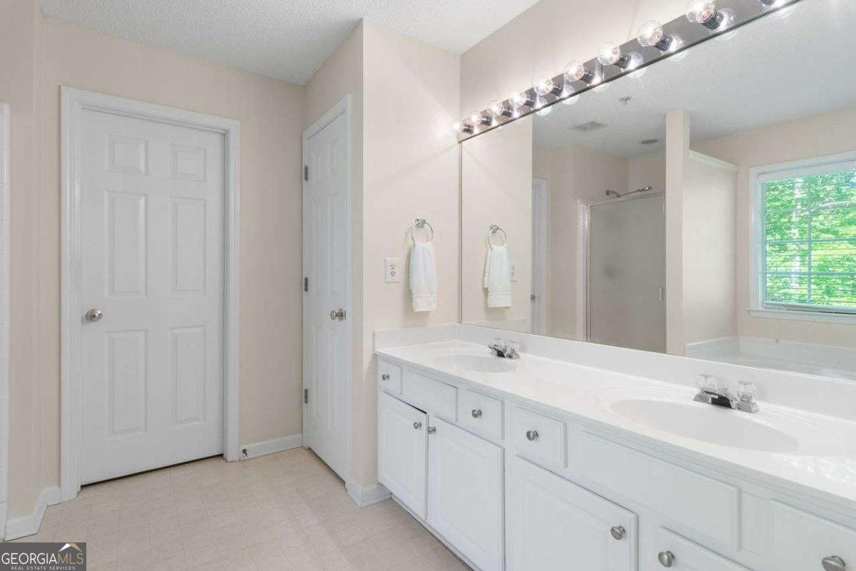 120 Regent Place Property Photo 26