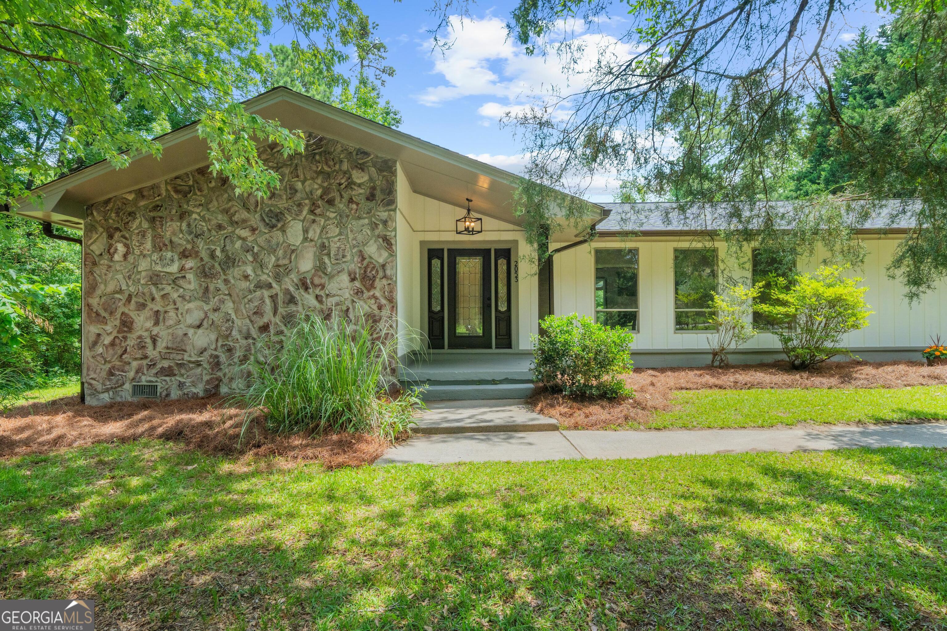 2053 Deerfield Run Property Photo 1