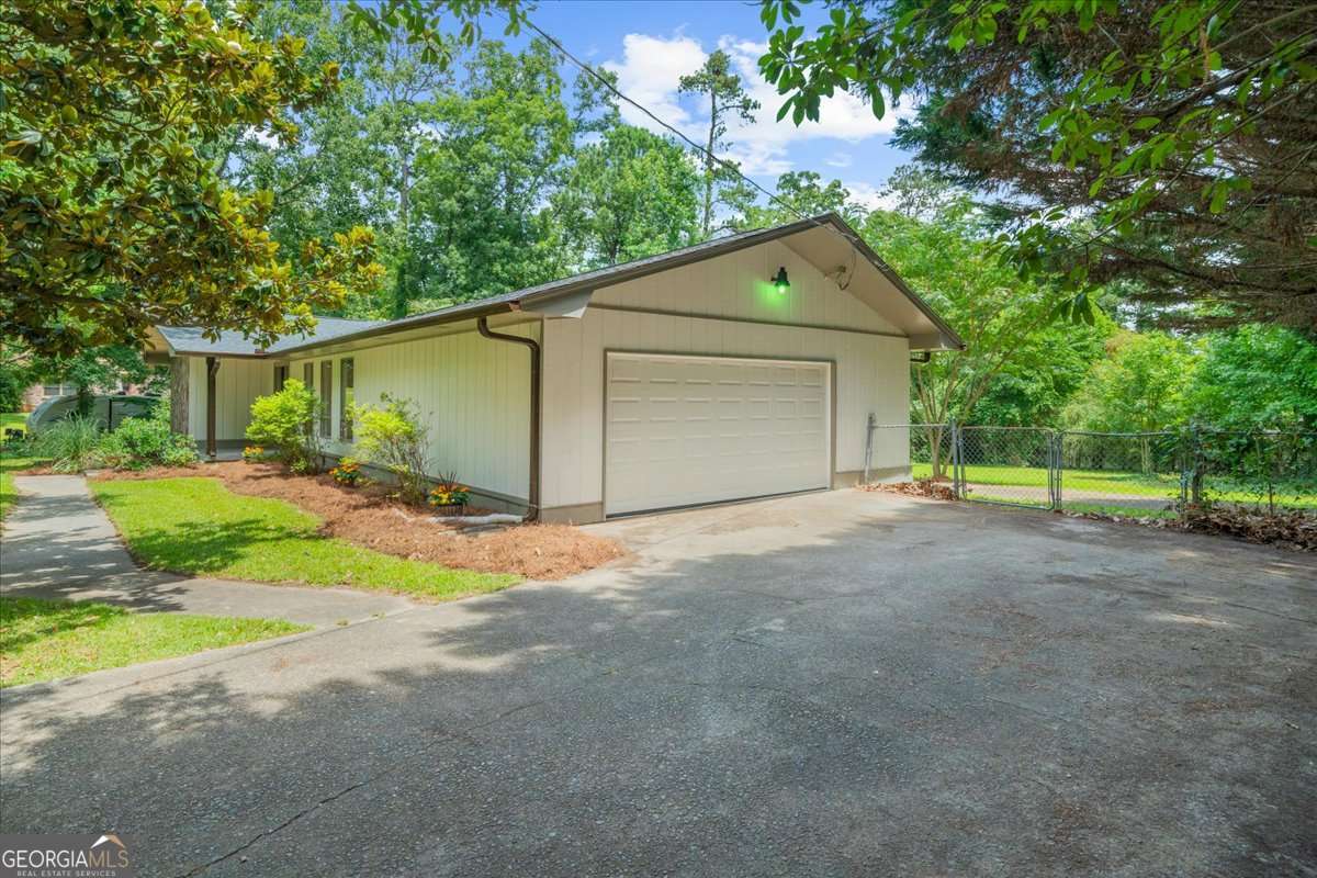 2053 Deerfield Run Property Photo 3