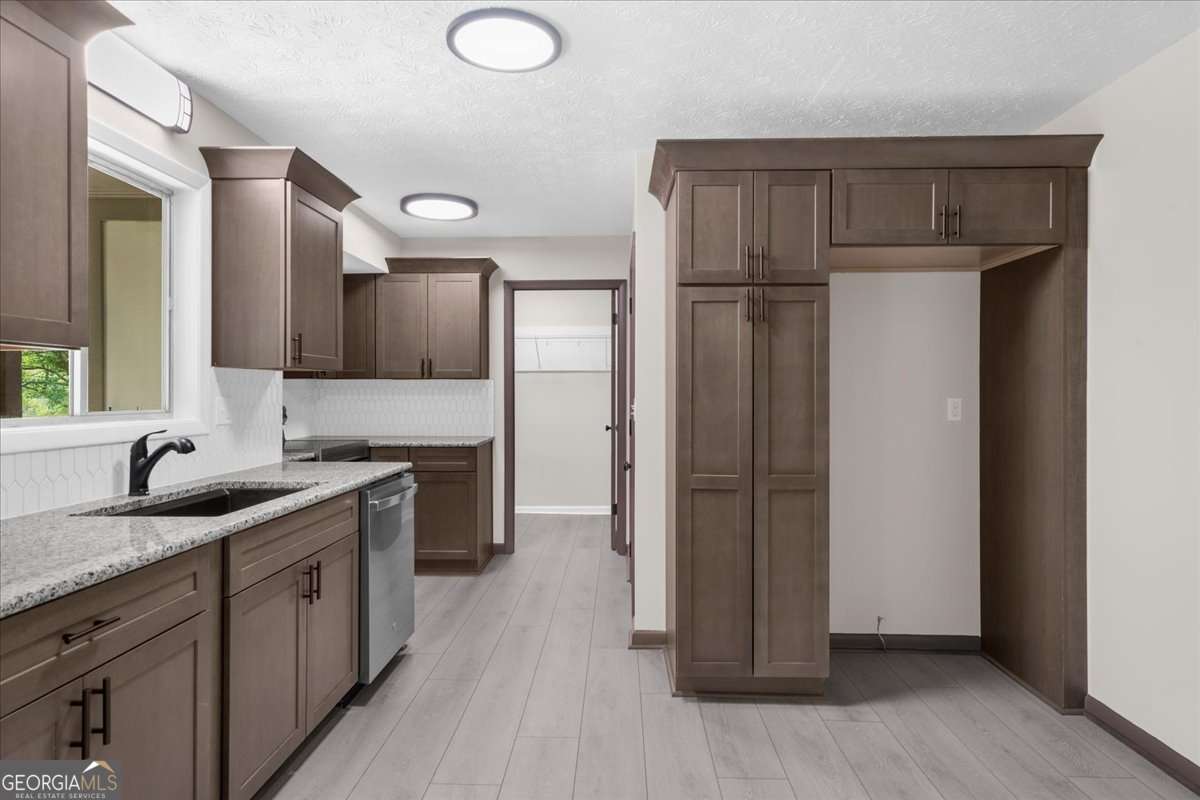 2053 Deerfield Run Property Photo 7