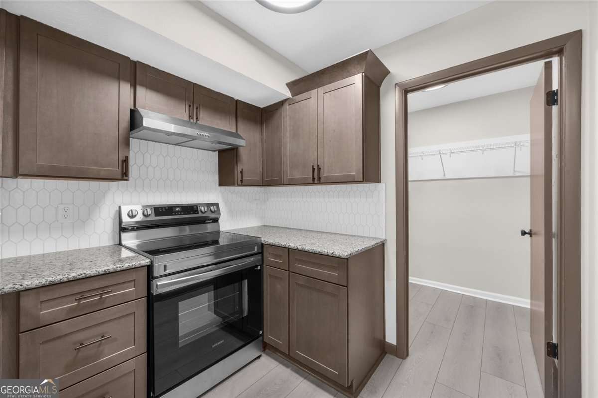 2053 Deerfield Run Property Photo 8