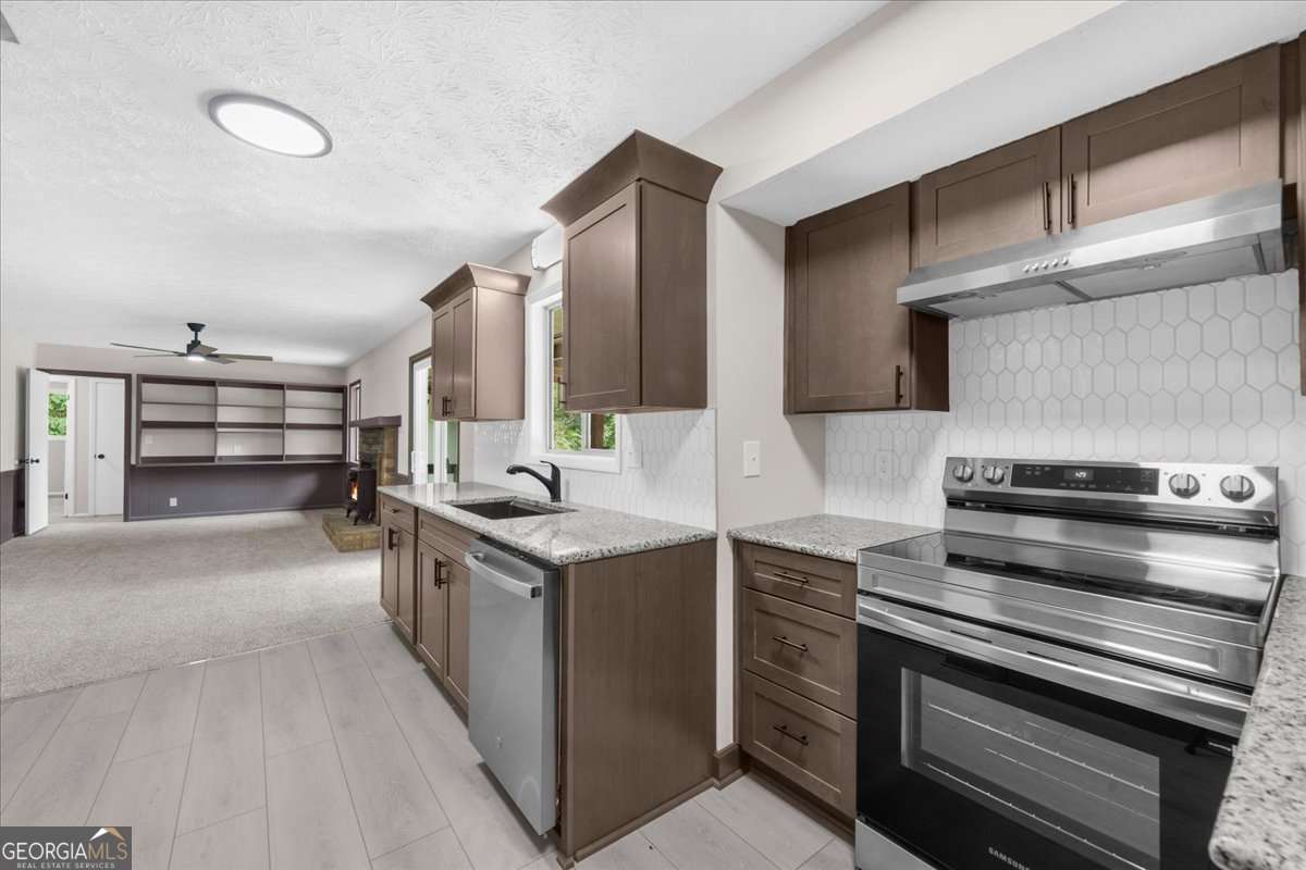 2053 Deerfield Run Property Photo 10