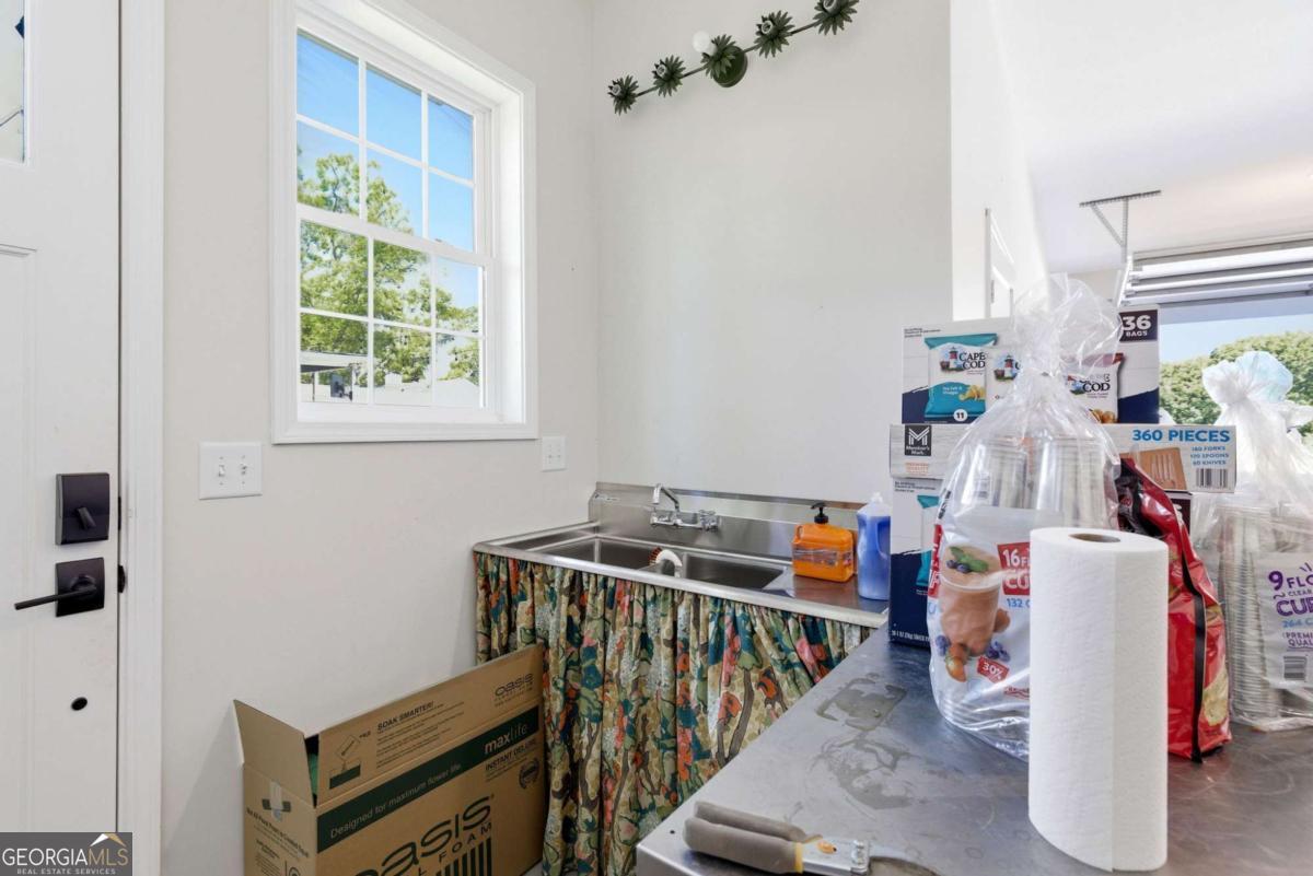 458 Prior Street Property Photo 29