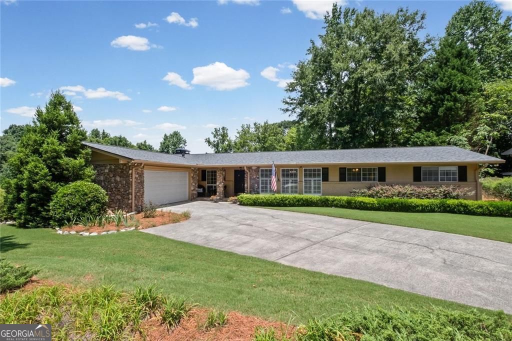 2730 Fontainebleau Drive Property Photo 1