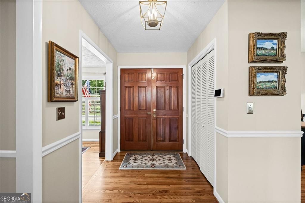 2730 Fontainebleau Drive Property Photo 3