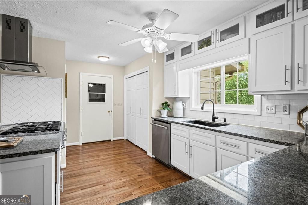 2730 Fontainebleau Drive Property Photo 11