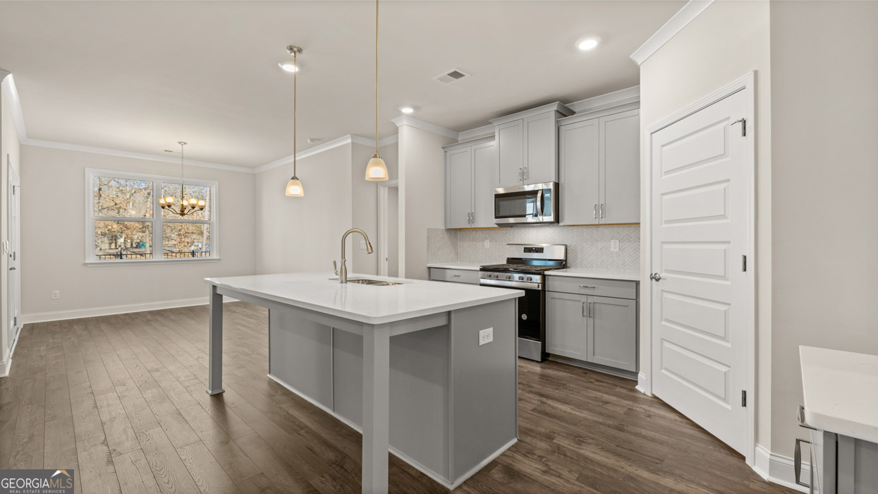 220 Parnassus Road Property Photo 4