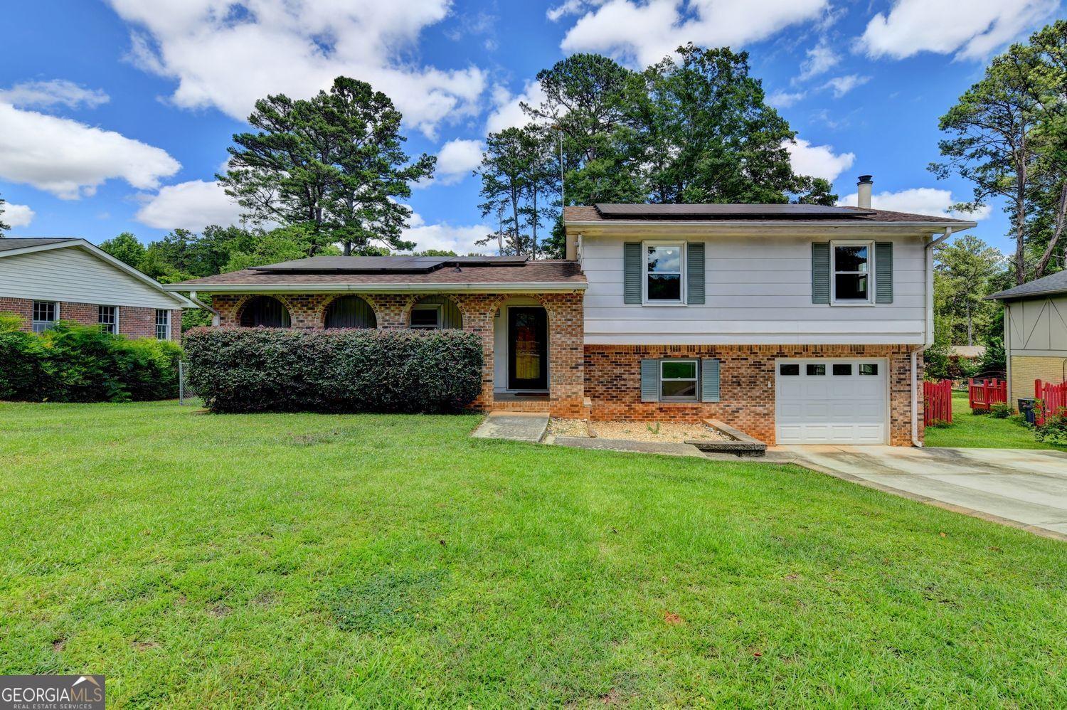 1577 Harbour Oaks Road Property Photo 2