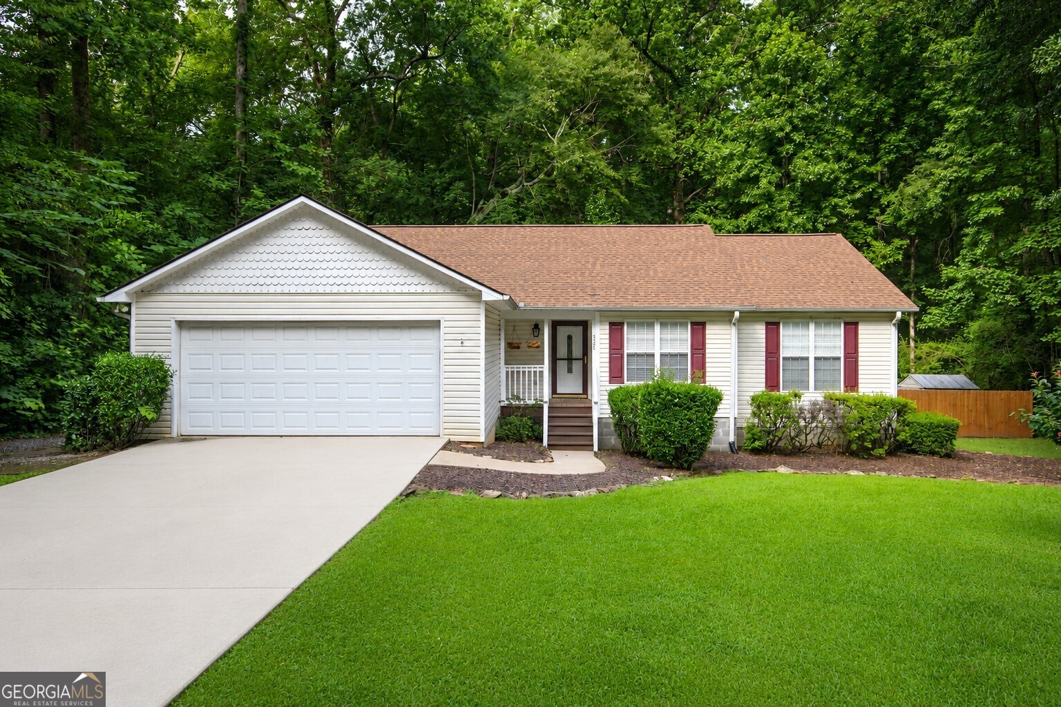 320 River Chase Drive Property Photo 1