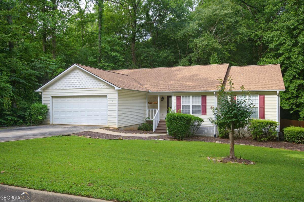 320 River Chase Drive Property Photo 2