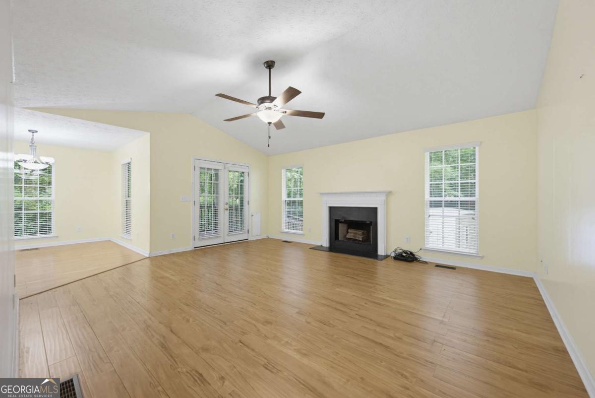 320 River Chase Drive Property Photo 6