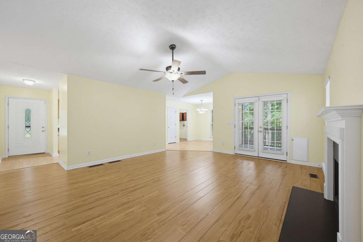 320 River Chase Drive Property Photo 8