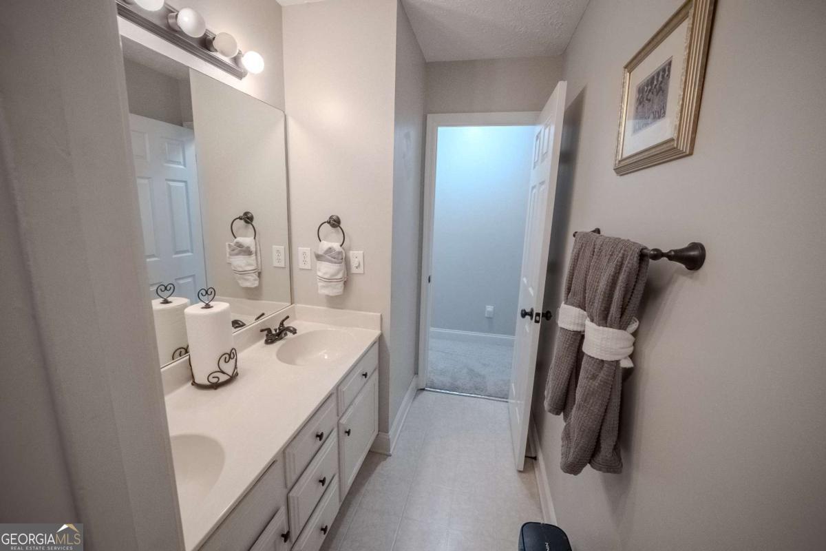 917 Ivy Brook Court Property Photo 16
