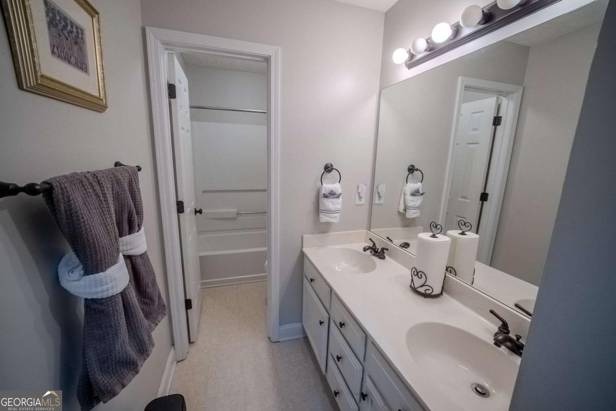 917 Ivy Brook Court Property Photo 17