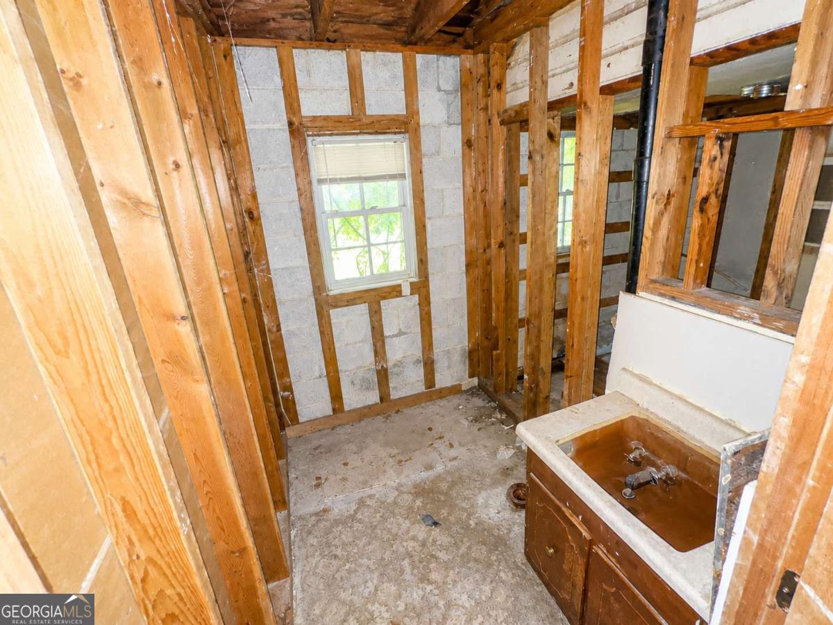 310 Edwards Avenue Property Photo 9