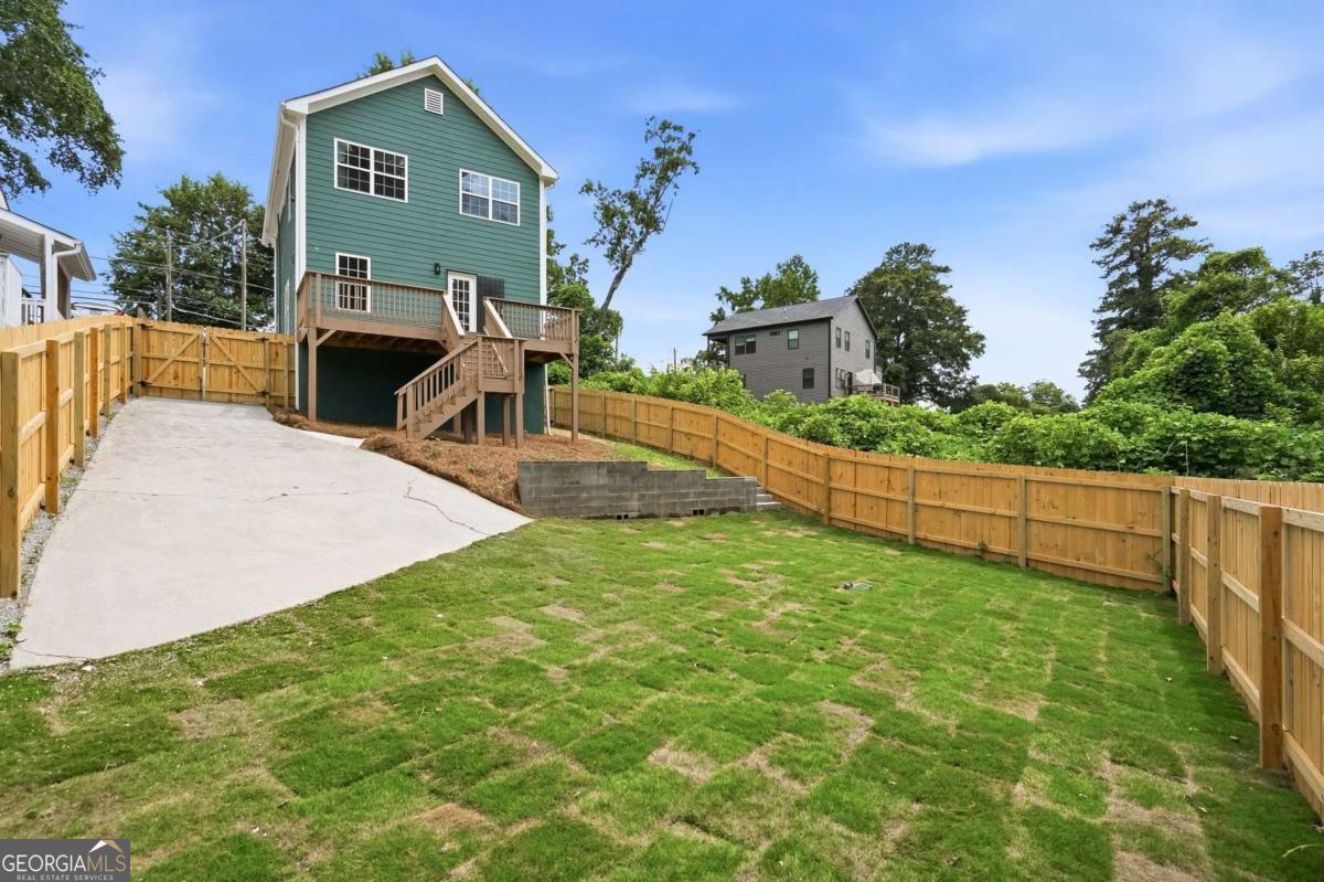 1885 Lakewood Avenue Se Property Photo 3