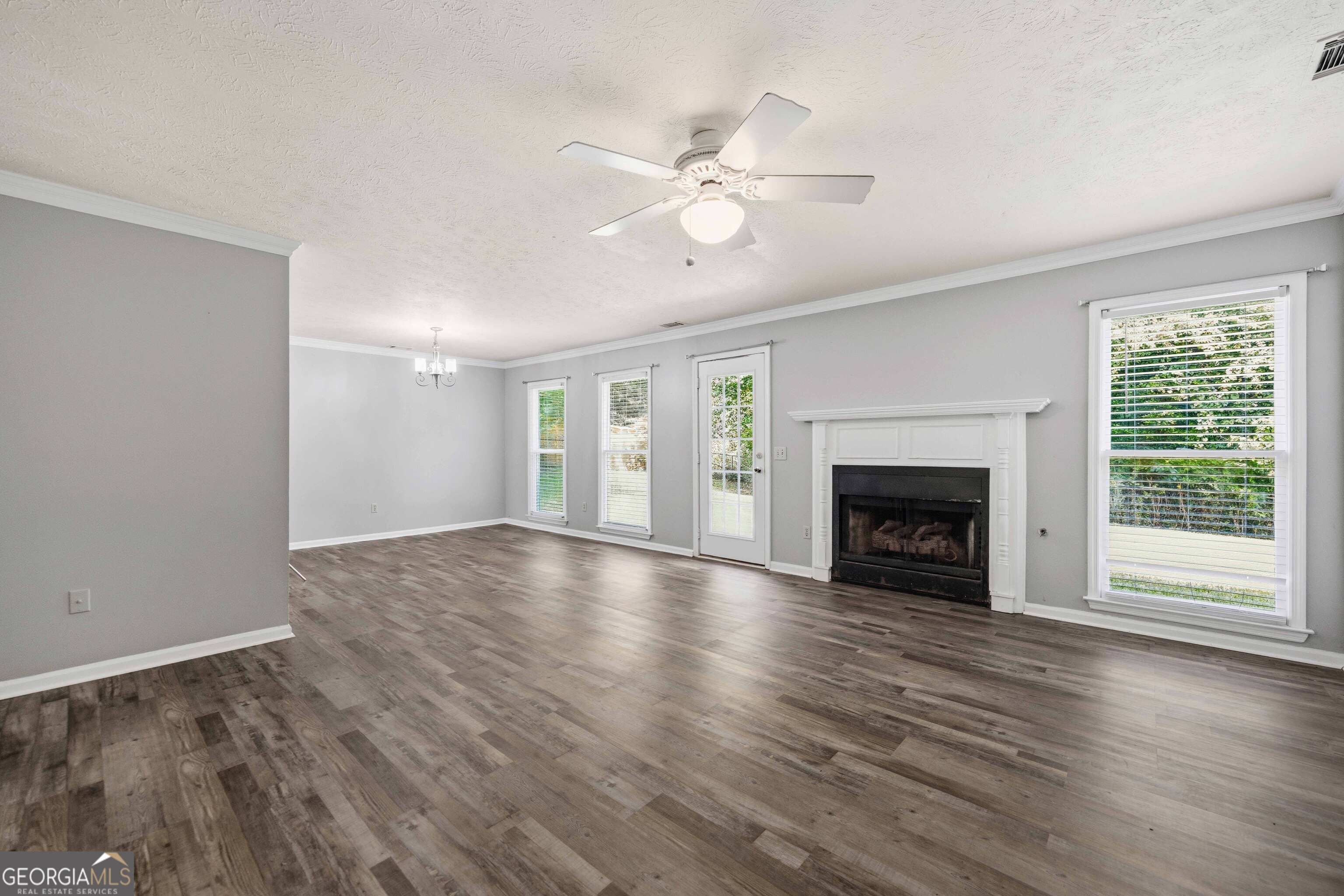 7164 Daisy Street Property Photo 4