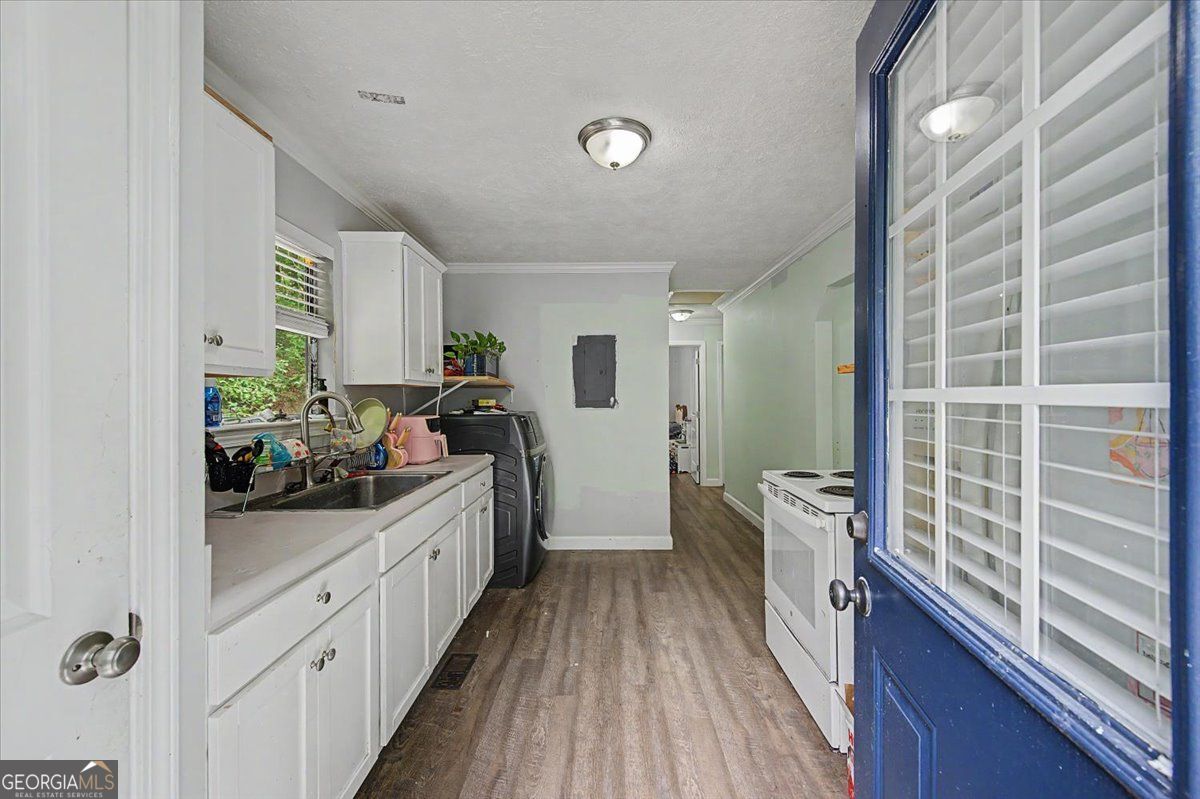 211 John White Road Nw Property Photo 9