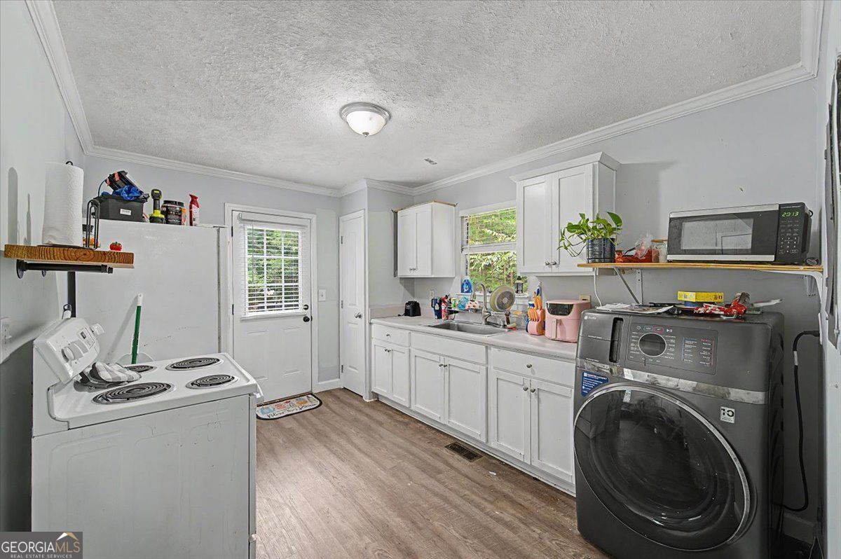 211 John White Road Nw Property Photo 10