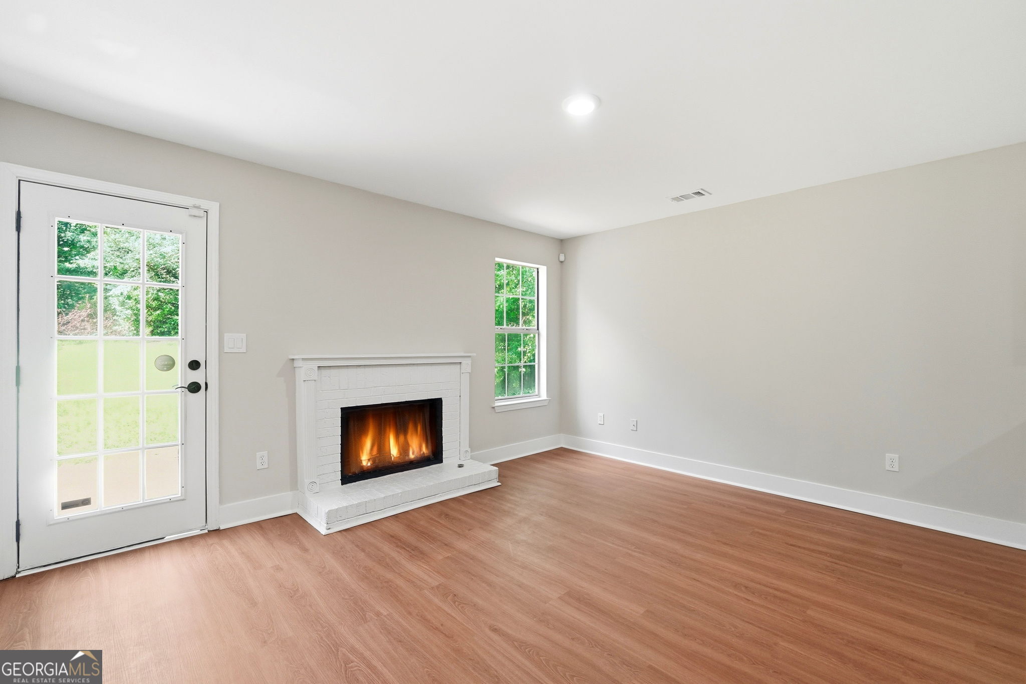6496 Drake Manor Property Photo 6