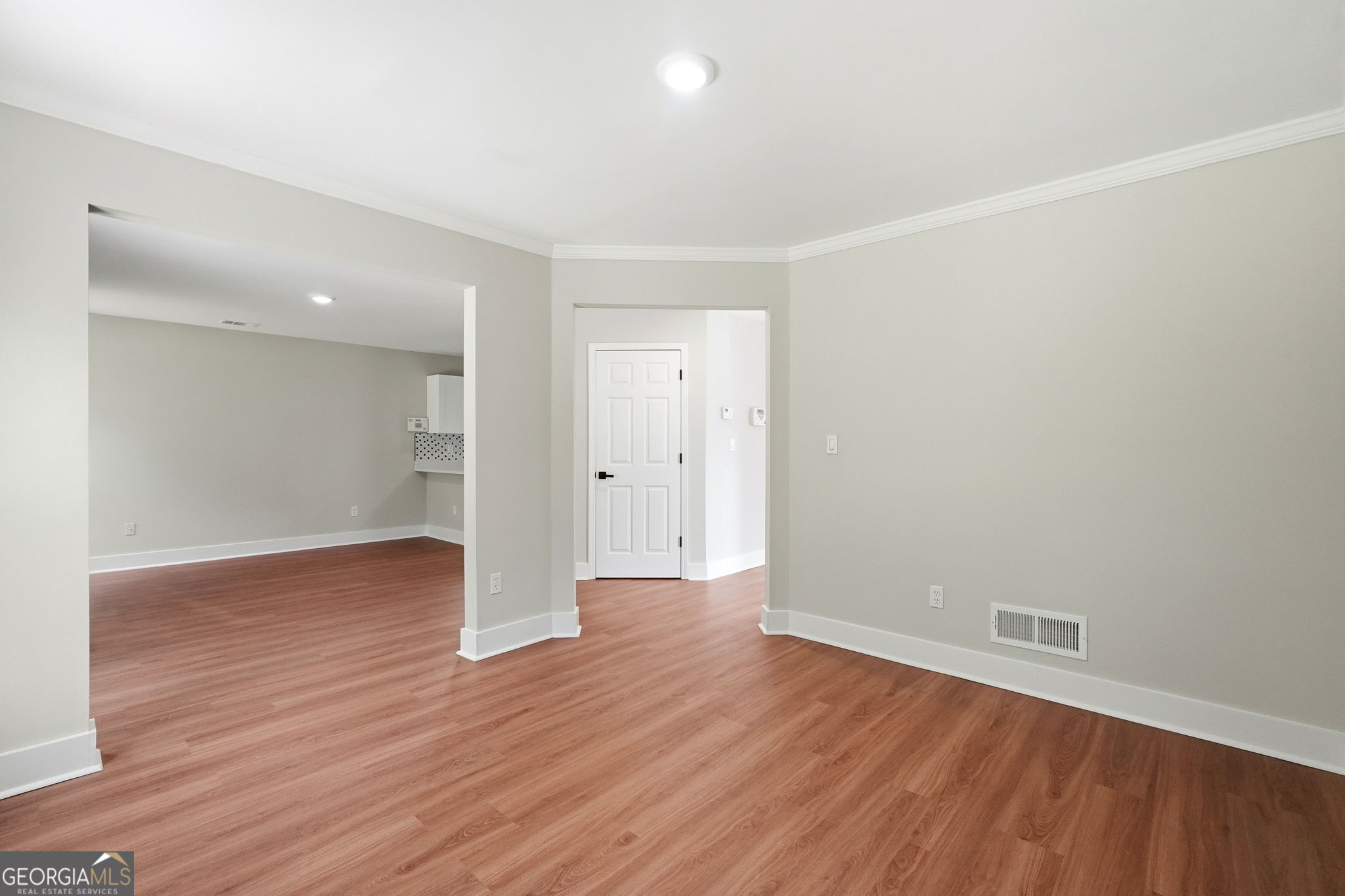 6496 Drake Manor Property Photo 15