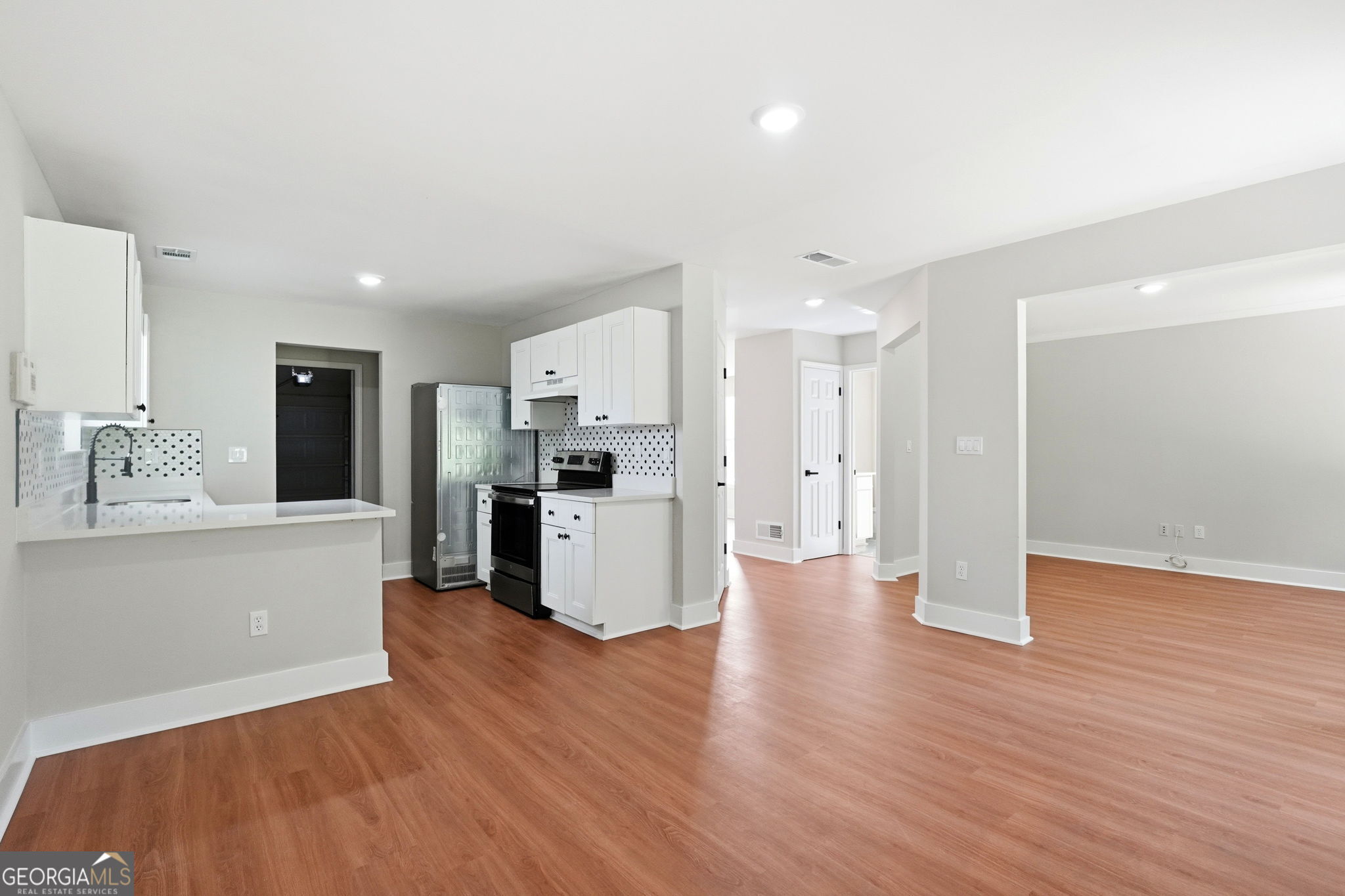 6496 Drake Manor Property Photo 29