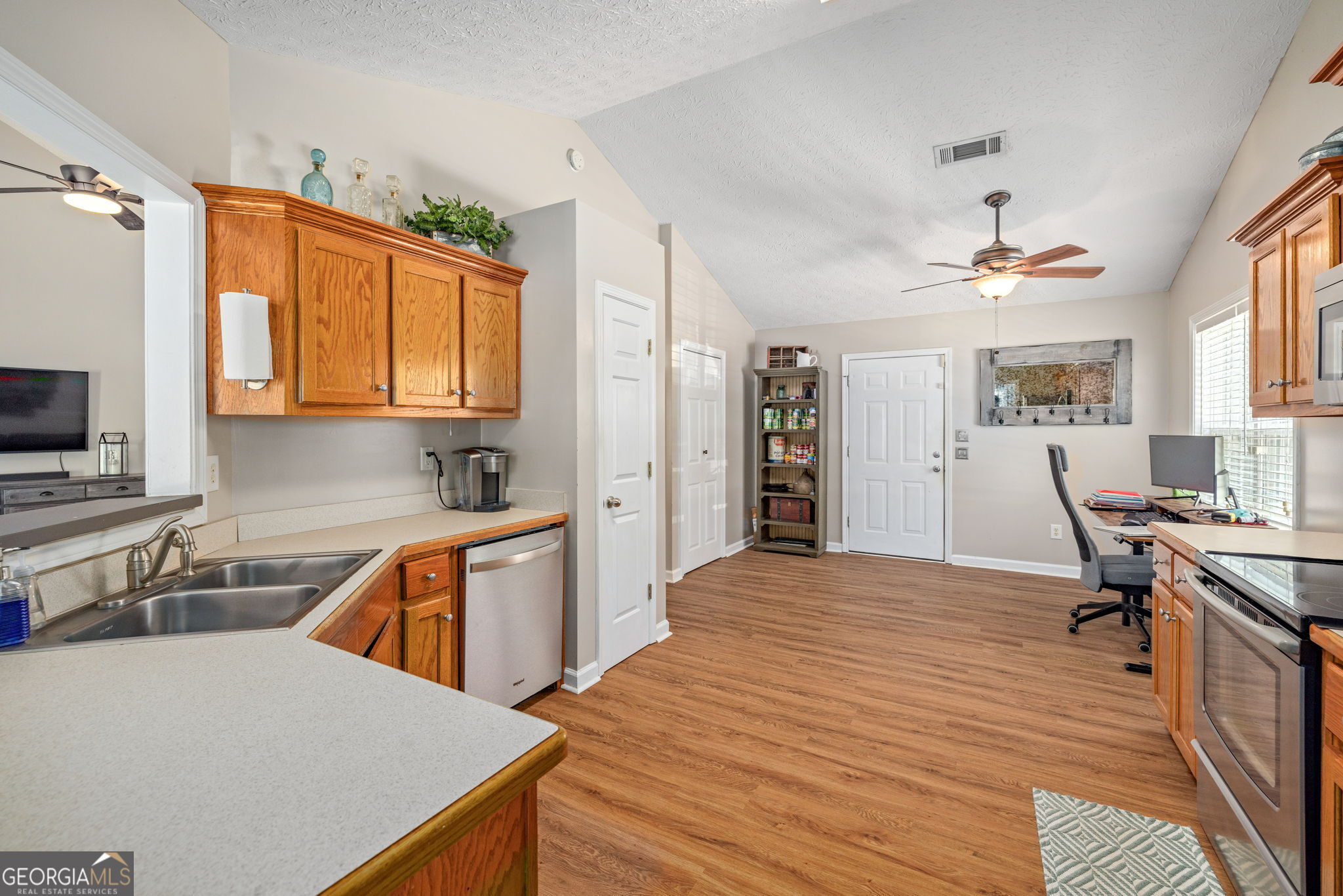 378 Kiley Drive Property Photo 10
