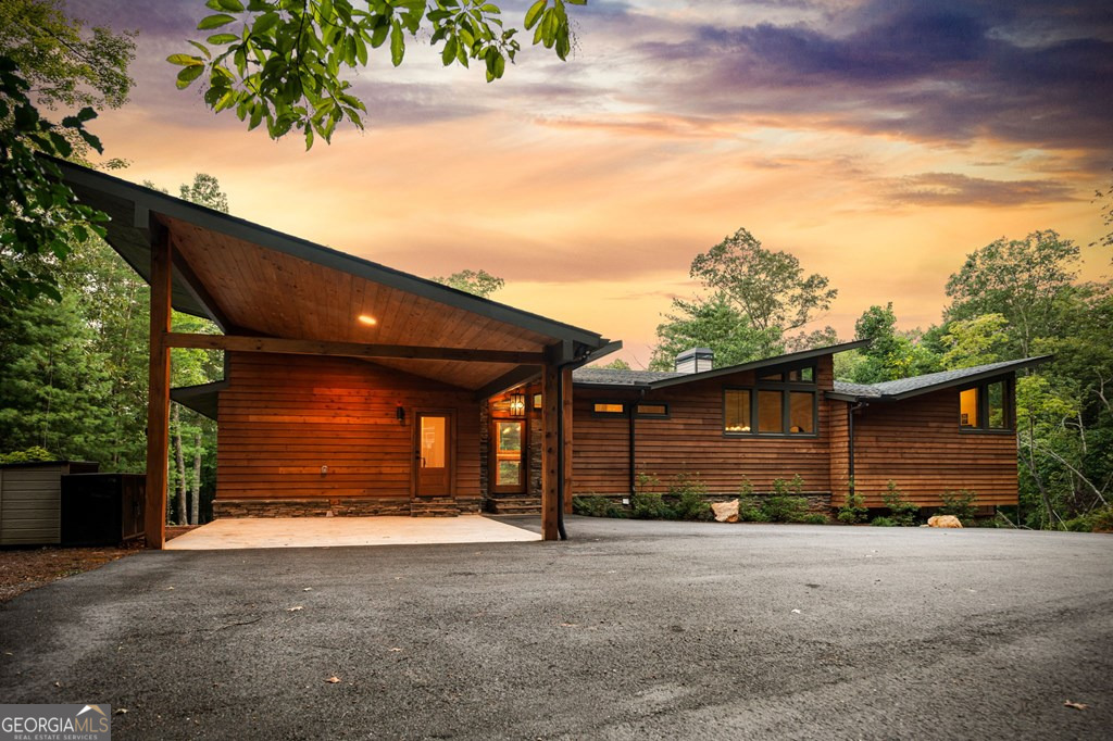 177 Creekside Landing Property Photo 2