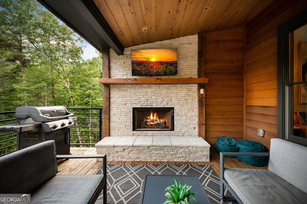 177 Creekside Landing Property Photo 8