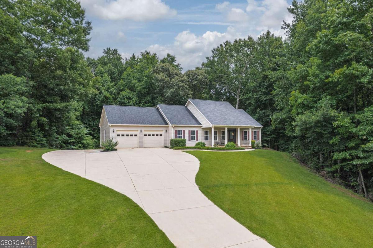 3627 E Hall Road Property Photo 2