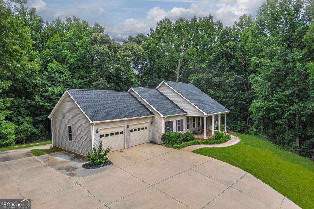 3627 E Hall Road Property Photo 3