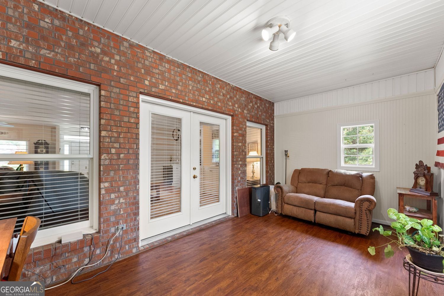 1020 Easy Street Property Photo 8