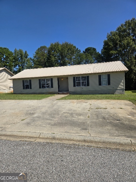 2317 Laura Court NE Property Photo 1