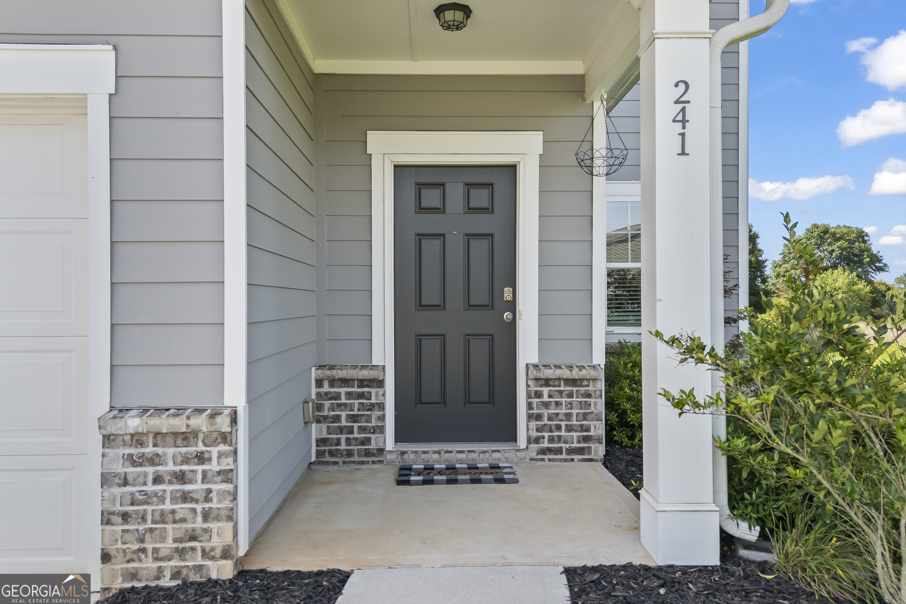 241 Knightsbridge Lane Property Photo 3