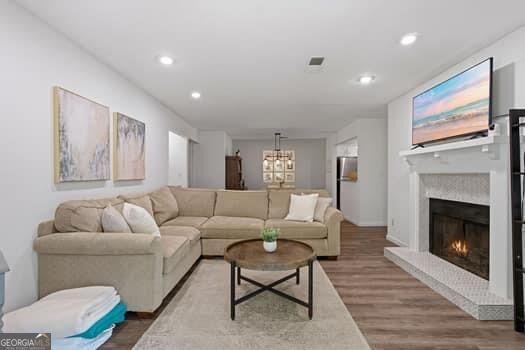 2698 Suwanee Way Property Photo 5