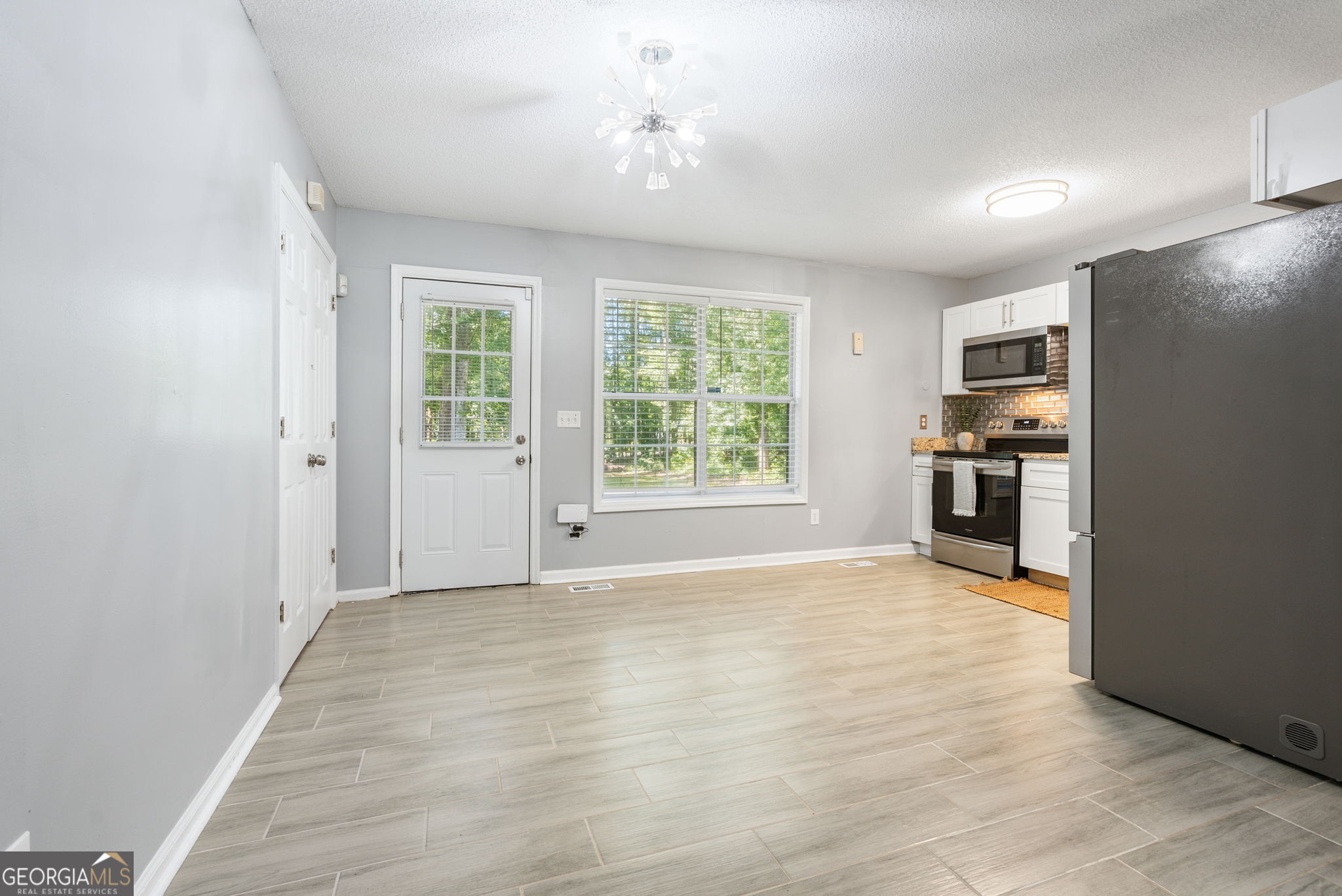 1209 N Hampton Drive Property Photo 14