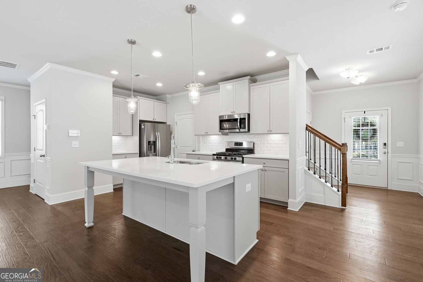 6464 Crosscreek Lane Property Photo 3