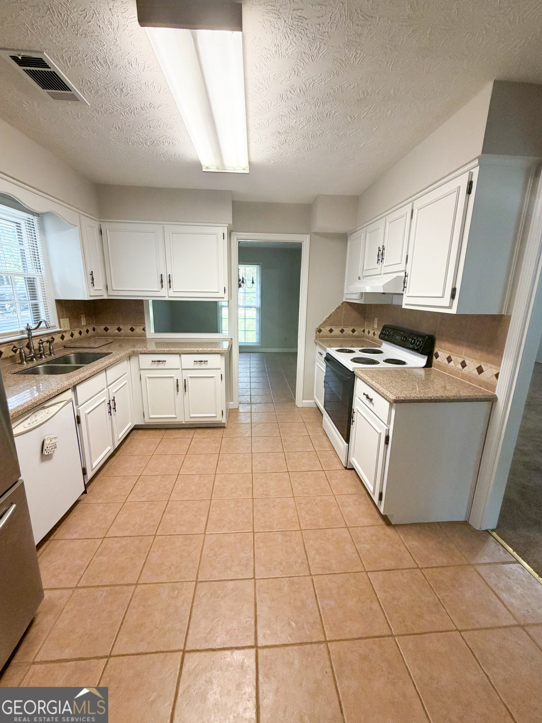 123 Hazel Way Property Photo 3