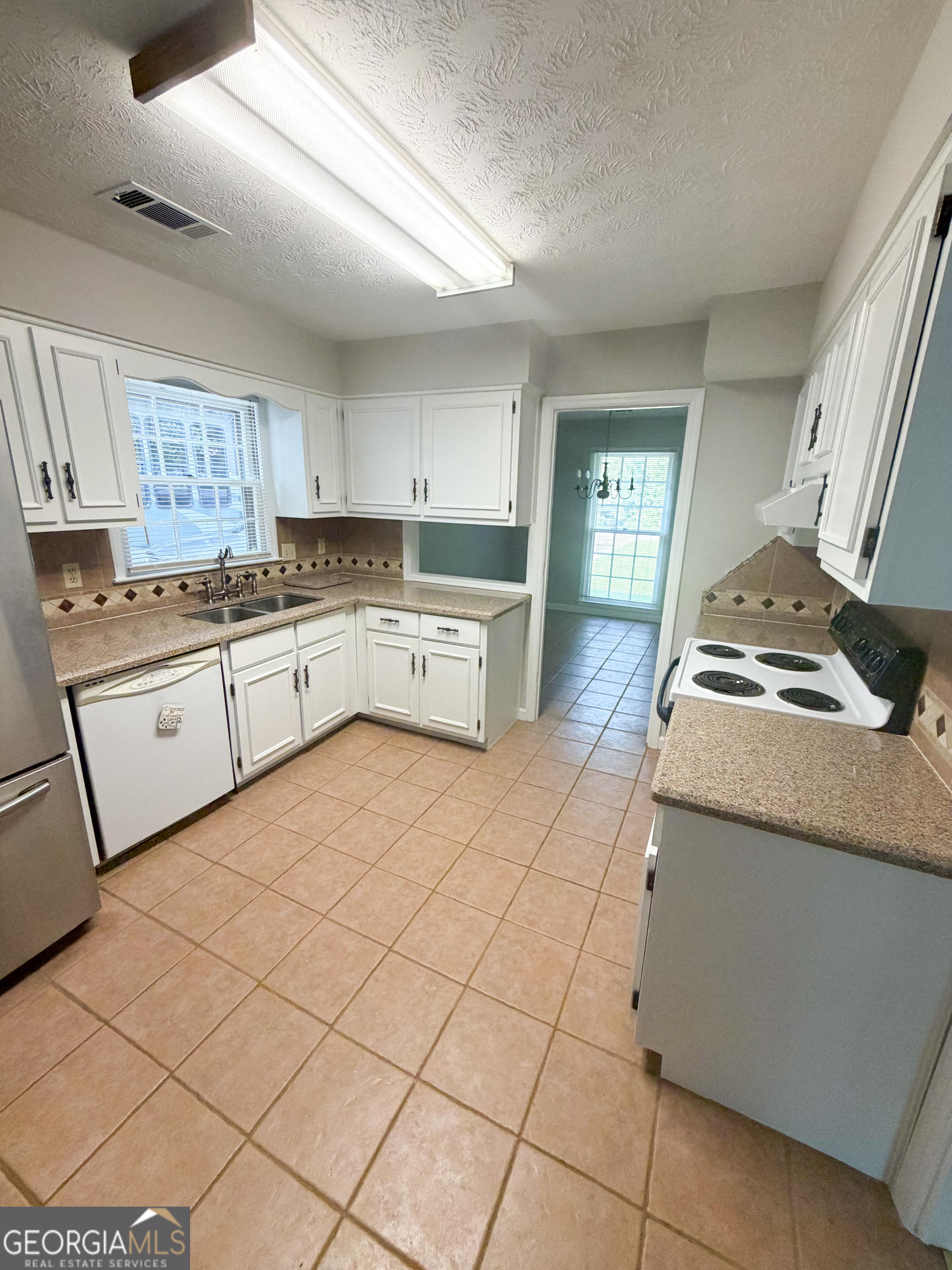 123 Hazel Way Property Photo 4