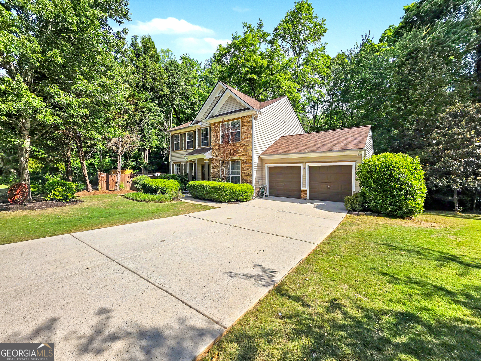 332 Chamberlyn Lane Property Photo 1