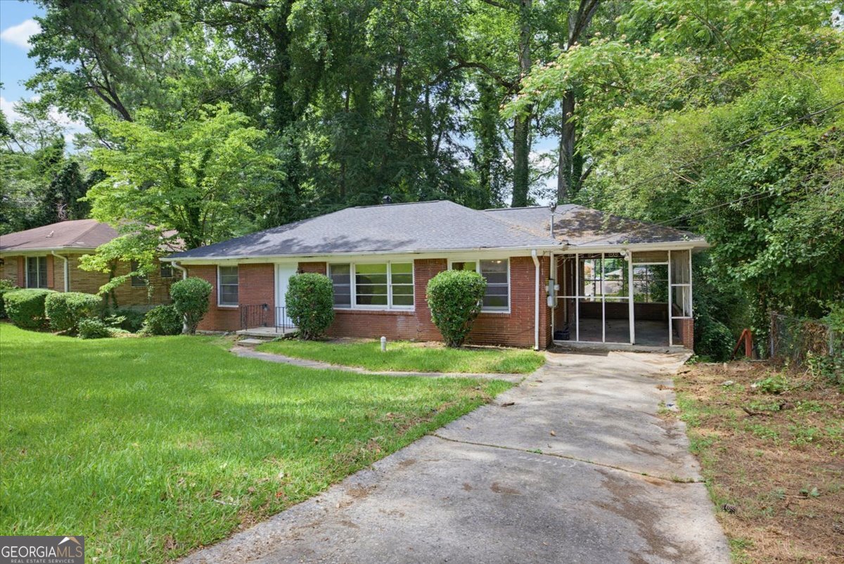 1900 Windsor Drive SW Property Photo 1