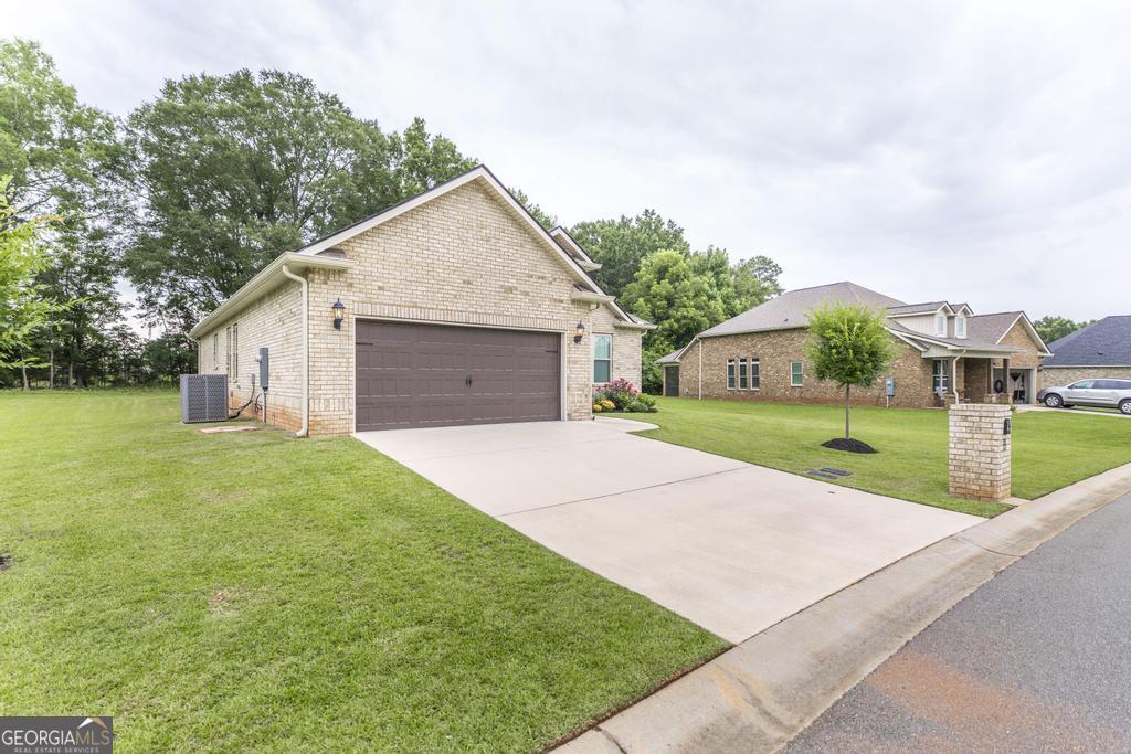 504 Clifton Road Property Photo 3